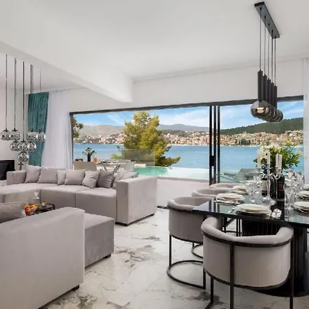 Beach Front Okrug Gornji Villa *