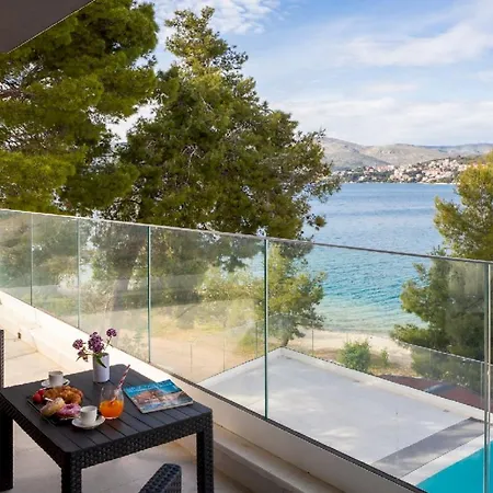 Beach Front Okrug Gornji Villa