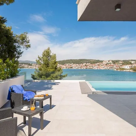 Villa Beach Front Okrug Gornji *