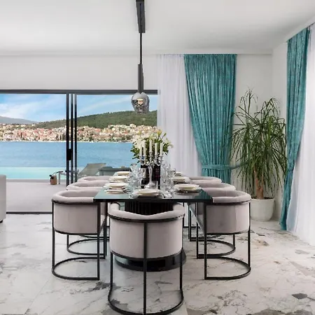 Beach Front Okrug Gornji Villa *