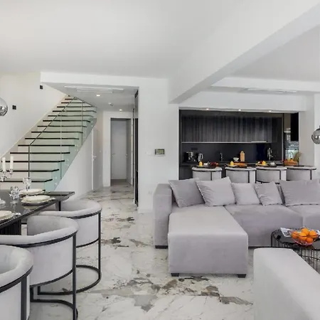Villa Beach Front Okrug Gornji *